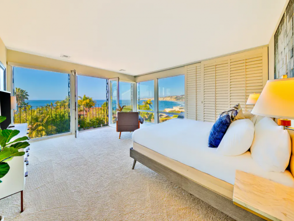 Glamorous La Jolla Home With Sweeping Pacific Views and Pool
