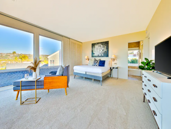 Glamorous La Jolla Home With Sweeping Pacific Views and Pool