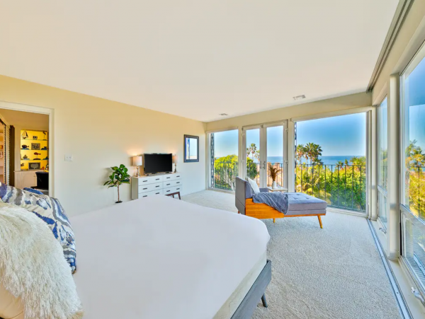 Glamorous La Jolla Home With Sweeping Pacific Views and Pool