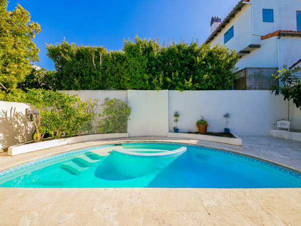 Glamorous La Jolla Home With Sweeping Pacific Views and Pool