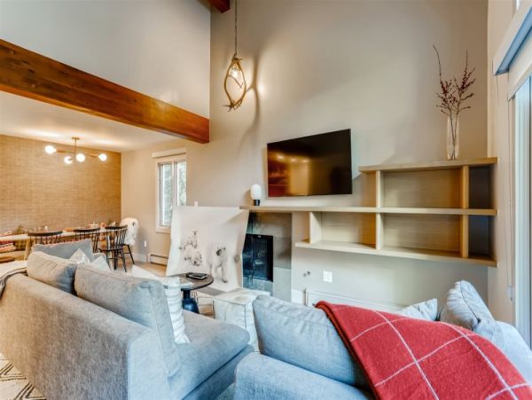 Golden PEak Walk to Lift Vail Condo nicely remodeled