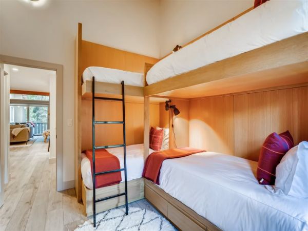 Golden PEak Walk to Lift Vail Condo nicely remodeled