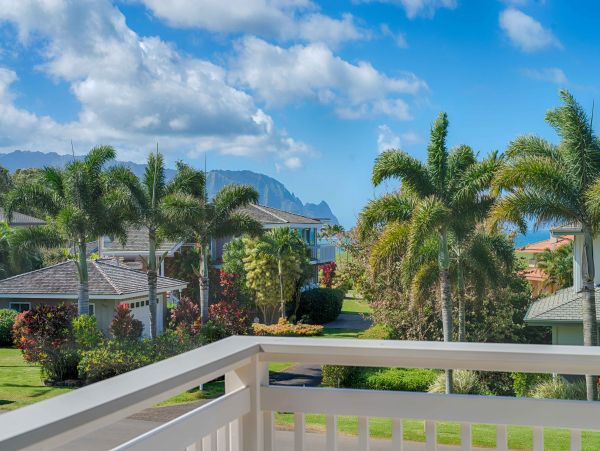 Five Bedroom Vacation Home in Princeville with Private Pool