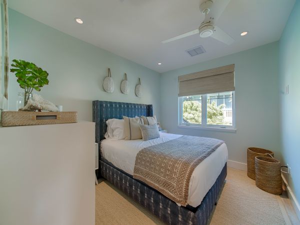 Five Bedroom Vacation Home in Princeville with Private Pool