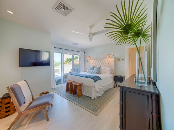 Five Bedroom Vacation Home in Princeville with Private Pool