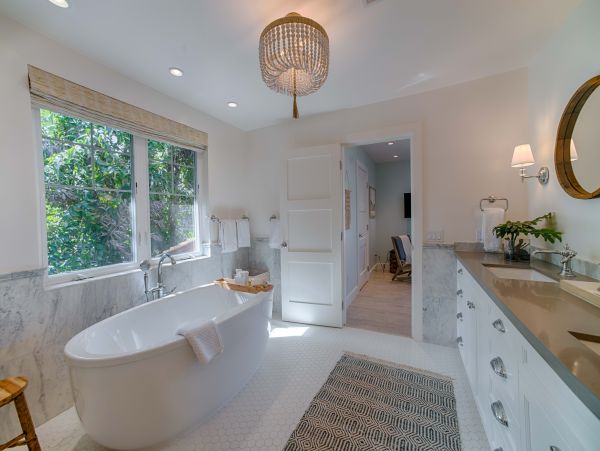 Five Bedroom Vacation Home in Princeville with Private Pool