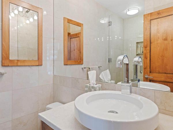 Lionshead Walk to Lift and nice amenities