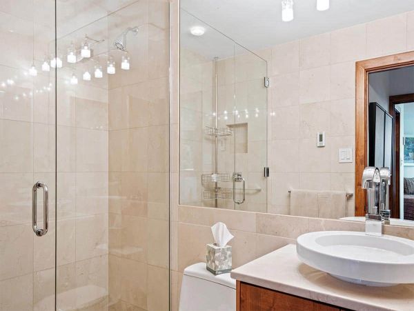 Lionshead Walk to Lift and nice amenities