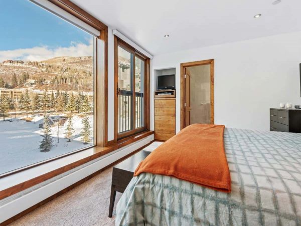Lionshead Walk to Lift and nice amenities