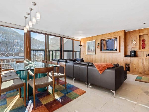 Lionshead Walk to Lift and nice amenities