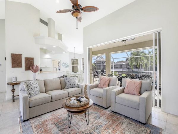 Canal Front 4 Bedroom Vacation Pool Home in Marco Island