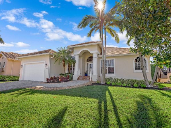 Canal Front 4 Bedroom Vacation Pool Home in Marco Island