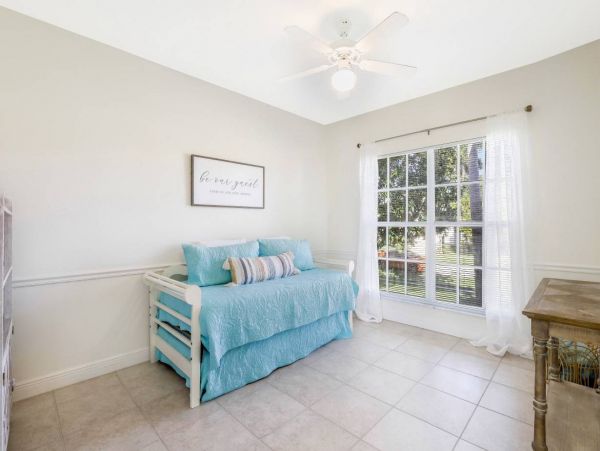 Canal Front 4 Bedroom Vacation Pool Home in Marco Island