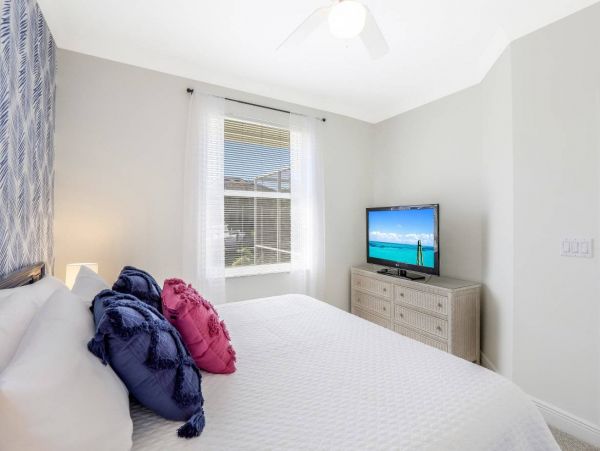 Canal Front 4 Bedroom Vacation Pool Home in Marco Island