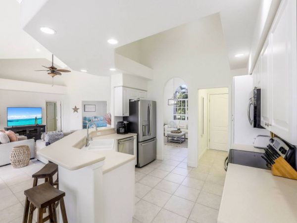 Canal Front 4 Bedroom Vacation Pool Home in Marco Island