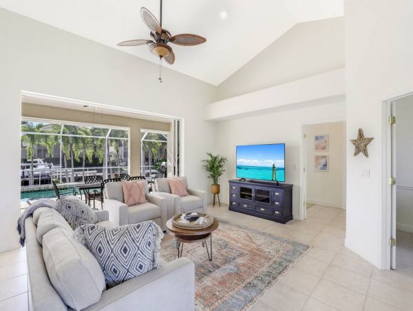 Canal Front 4 Bedroom Vacation Pool Home in Marco Island