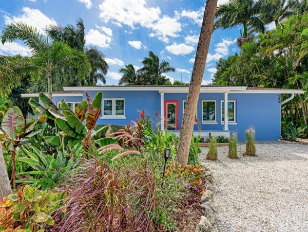 One Block to the Beach! Holmes Beach Vacation Home 6 Guests