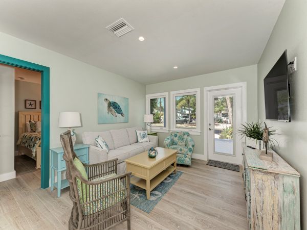 One Block to the Beach! Holmes Beach Vacation Home 6 Guests