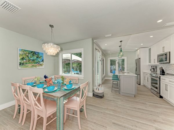 One Block to the Beach! Holmes Beach Vacation Home 6 Guests