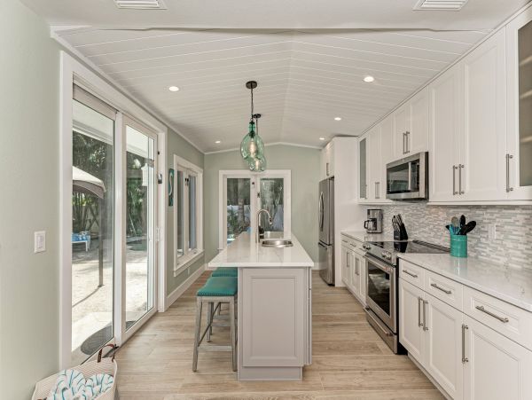 One Block to the Beach! Holmes Beach Vacation Home 6 Guests
