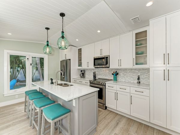 One Block to the Beach! Holmes Beach Vacation Home 6 Guests