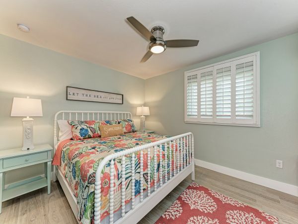 One Block to the Beach! Holmes Beach Vacation Home 6 Guests