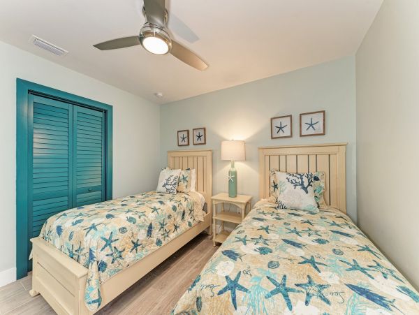 One Block to the Beach! Holmes Beach Vacation Home 6 Guests