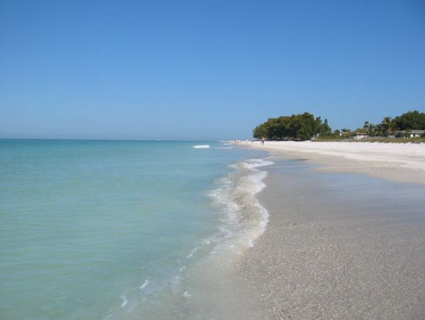 One Block to the Beach! Holmes Beach Vacation Home 6 Guests