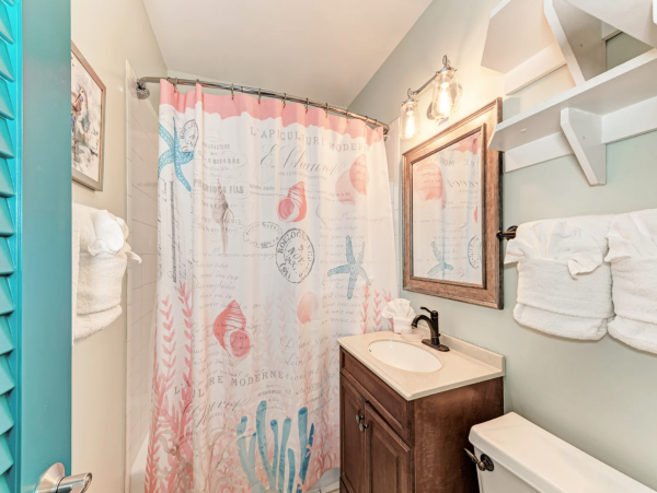 One Block to the Beach! Holmes Beach Vacation Home 6 Guests