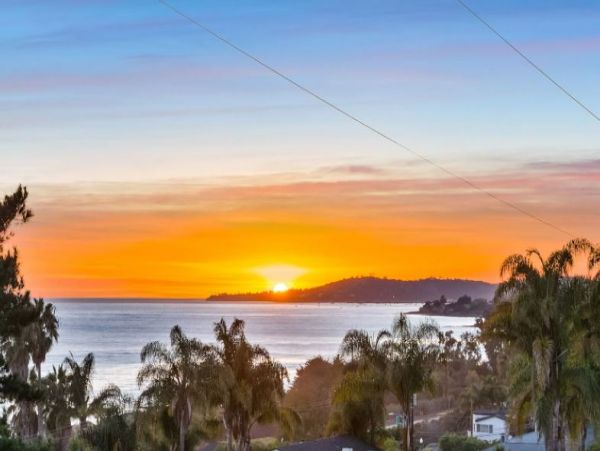 Oceanview Vacation Duplex Two Bedroom in Summerland