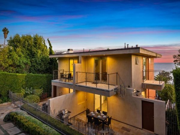 Oceanview Vacation Duplex Two Bedroom in Summerland