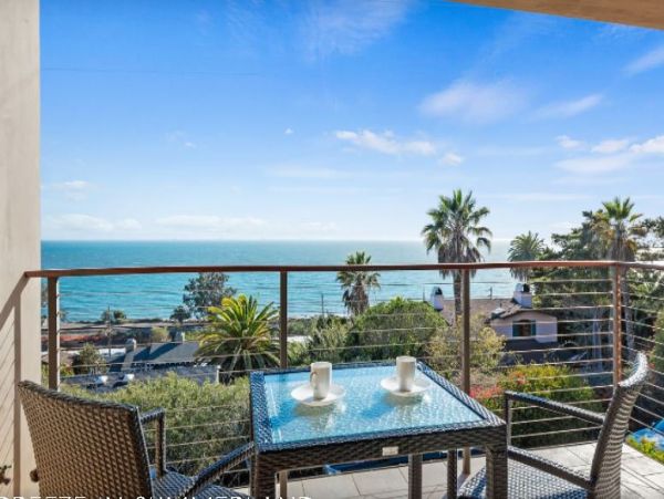 Oceanview Vacation Duplex Two Bedroom in Summerland