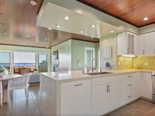 Oceanview Vacation Duplex Two Bedroom in Summerland