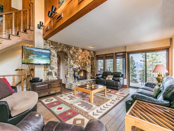 Lake Tahoe Five Bedroom Home With Hot Tub & Amazing Views!