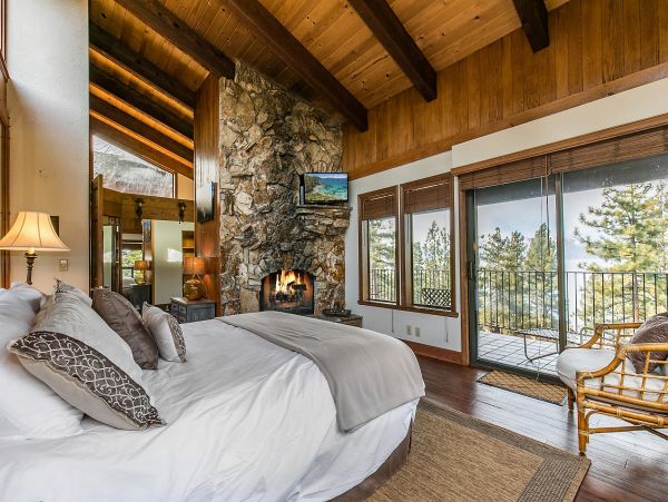 Lake Tahoe Five Bedroom Home With Hot Tub & Amazing Views!