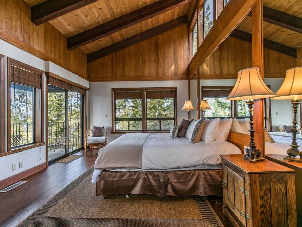 Lake Tahoe Five Bedroom Home With Hot Tub & Amazing Views!