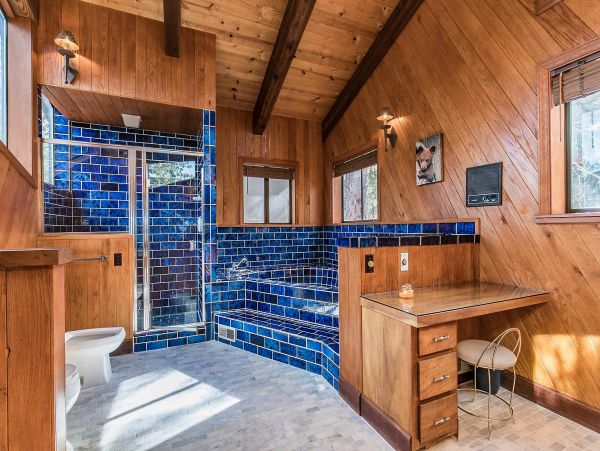 Lake Tahoe Five Bedroom Home With Hot Tub & Amazing Views!