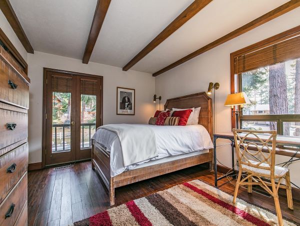 Lake Tahoe Five Bedroom Home With Hot Tub & Amazing Views!