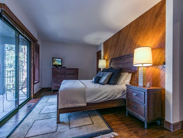 Lake Tahoe Five Bedroom Home With Hot Tub & Amazing Views!