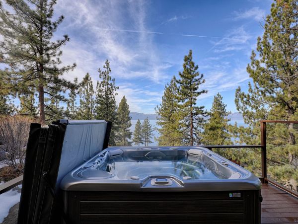 Lake Tahoe Five Bedroom Home With Hot Tub & Amazing Views!