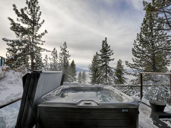 Lake Tahoe Five Bedroom Home With Hot Tub & Amazing Views!