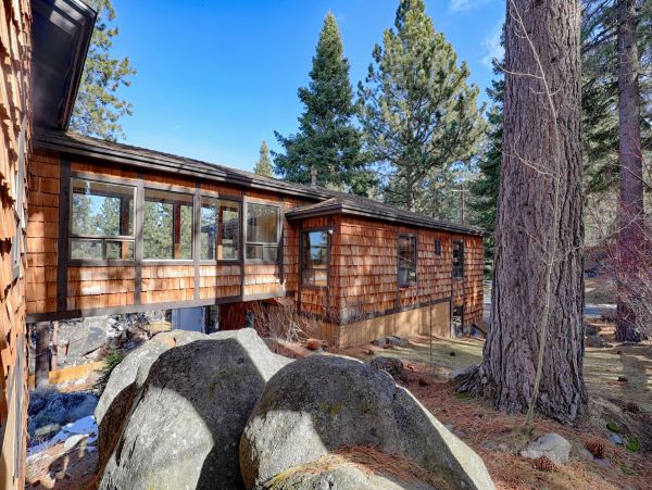 Lake Tahoe Five Bedroom Home With Hot Tub & Amazing Views!