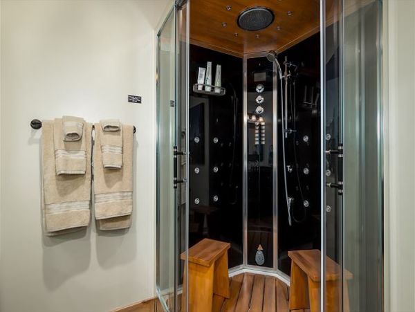 Luxury Vacation Home in Lake Tahoe With Hot Tub Sleeps 14
