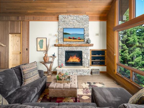 Luxury Vacation Home in Lake Tahoe With Hot Tub Sleeps 14