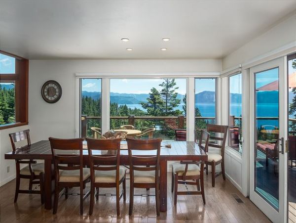 Luxury Vacation Home in Lake Tahoe With Hot Tub Sleeps 14