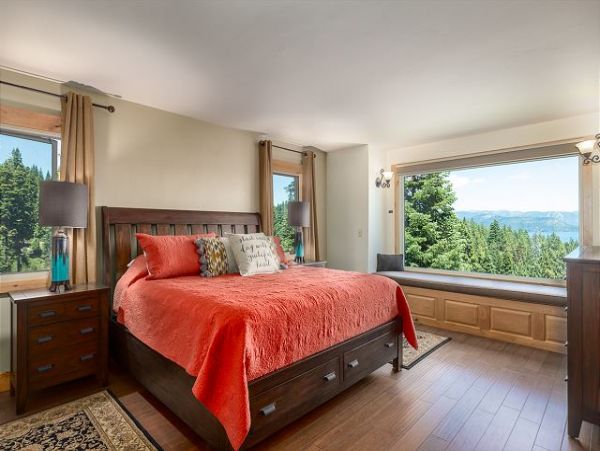 Luxury Vacation Home in Lake Tahoe With Hot Tub Sleeps 14