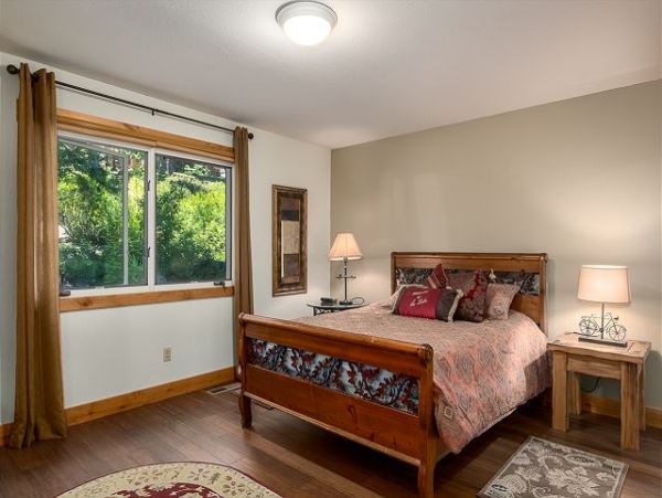 Luxury Vacation Home in Lake Tahoe With Hot Tub Sleeps 14