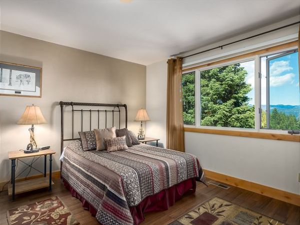Luxury Vacation Home in Lake Tahoe With Hot Tub Sleeps 14