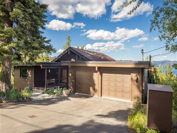Luxury Vacation Home in Lake Tahoe With Hot Tub Sleeps 14