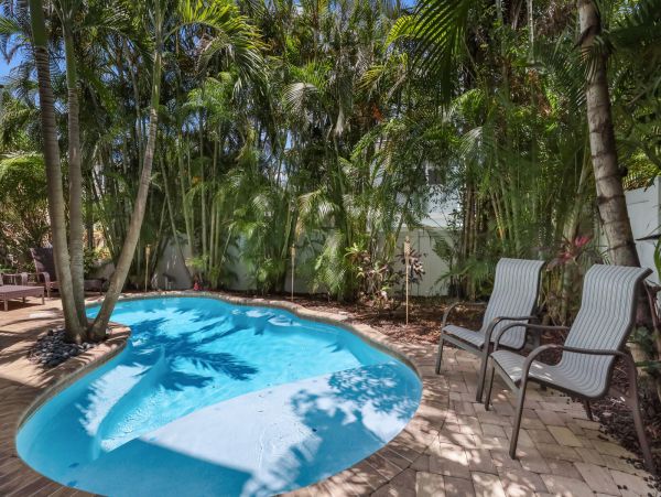 Holmes Beach Vacation Rental - Anna Maria Island Luxury Rental with Pool & Outdoor Kitchen